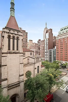 Sold by Sotheby's International Realty | media 7