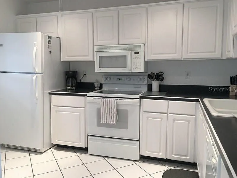 2 bed, 1008 sqft, $2,900 — Photo 2