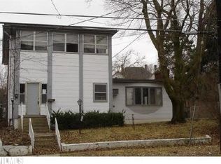 411 W Clark St, Freeport, IL 61032