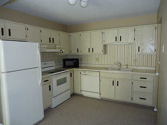2nd image of 7930 Piney Wood Ct