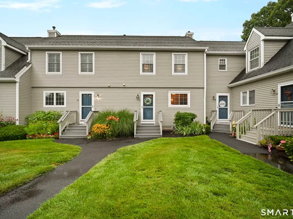 21 South Village Court #21, Branford, CT 06405