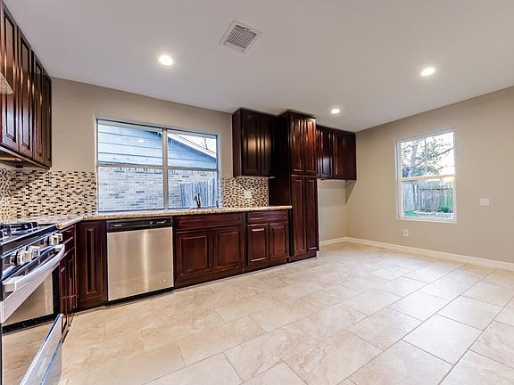 3rd image of 5110 Gladeside Dr
