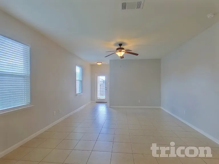 1477 Treeta Trl — Photo 2