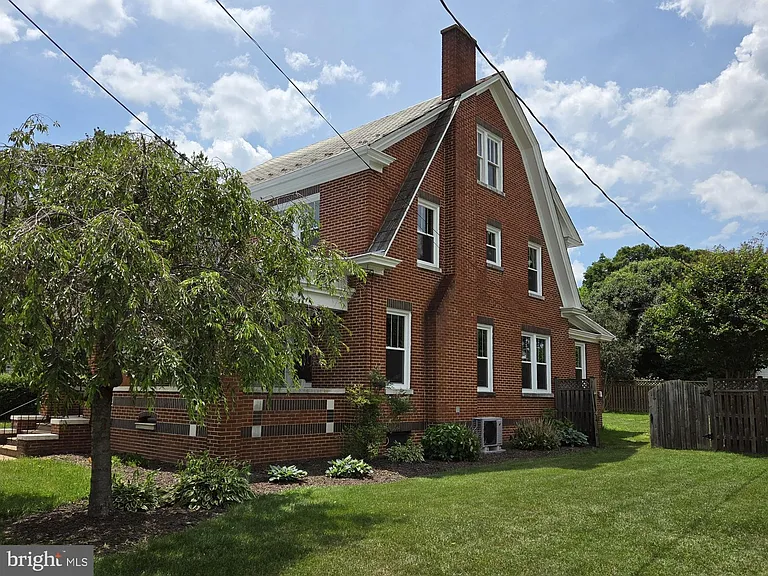 240 S Holliday St — Photo 4