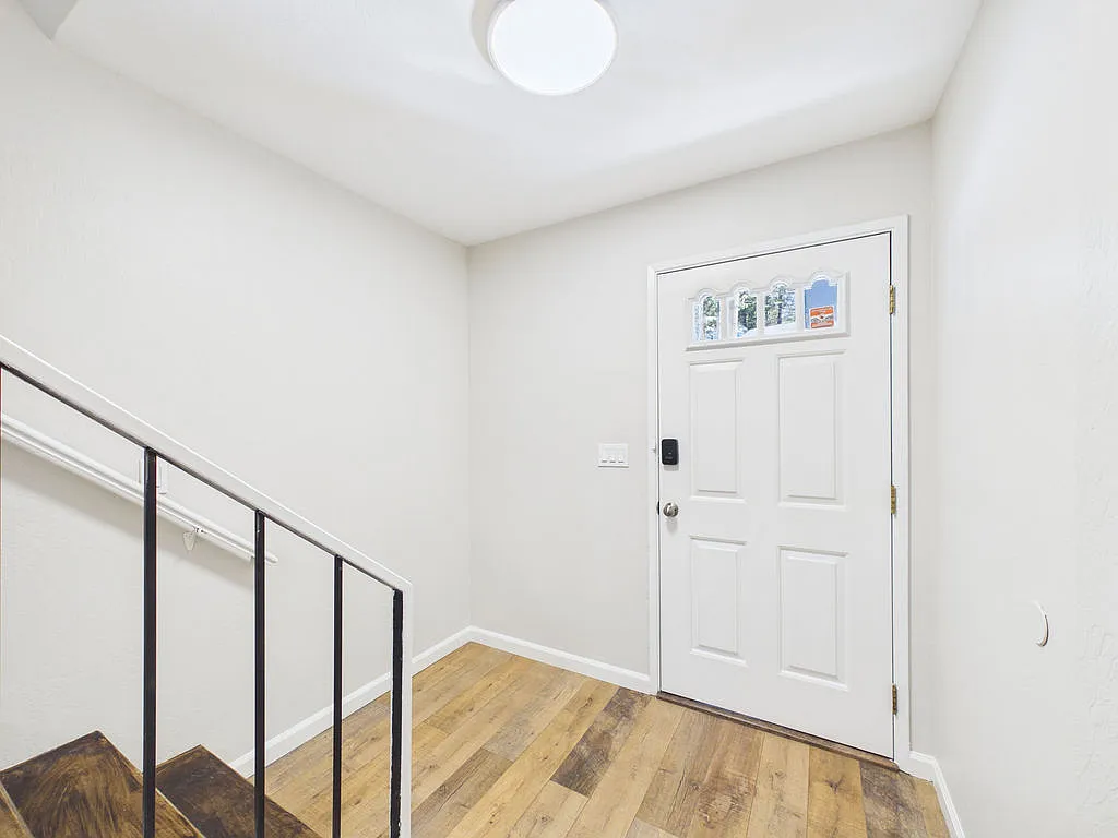 2 bed, 1105 sqft, $3,400 — Photo 4