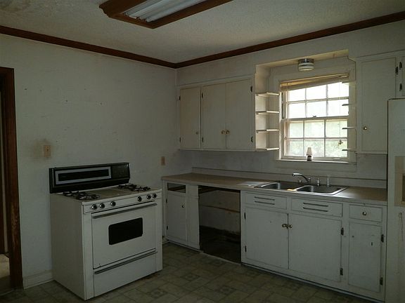 3rd image of 790 Novarese Ave