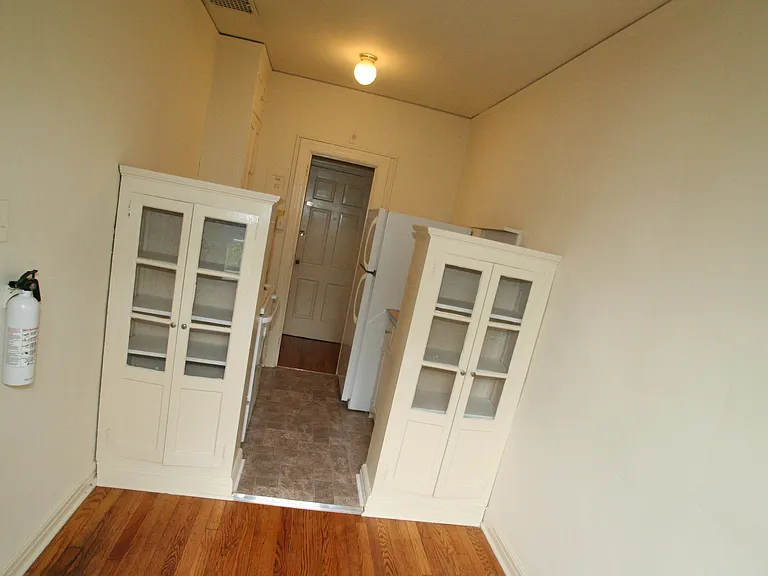 2402 Clark Ave #10 — Photo 10