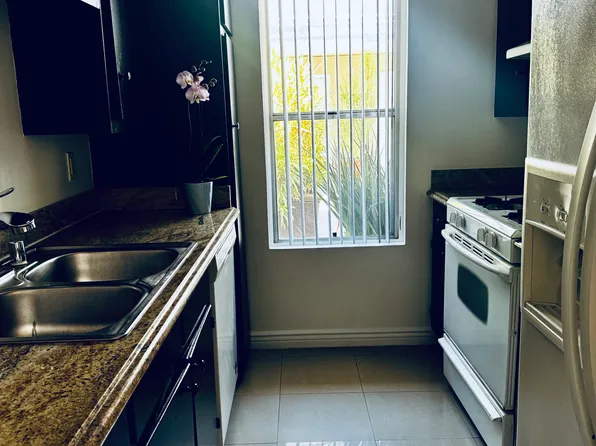 Laurel Grove Terrace, 5457 Laurel Canyon Blvd #206, Valley Village, CA 91607