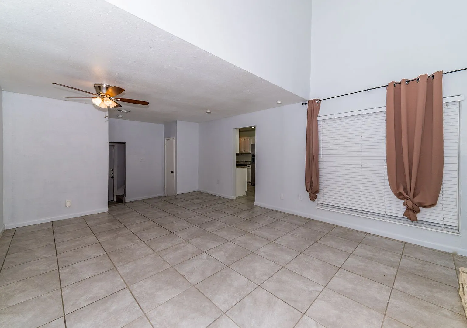 Renovated 2-Bedroom Townhome In Ahisd — Photo 4