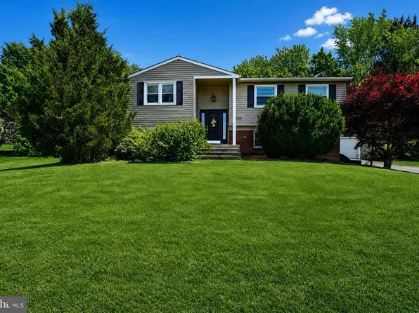 4844 Pine Grove Cir, Allentown, PA 18106