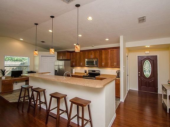 5th image of 1635 Castlewood Ln