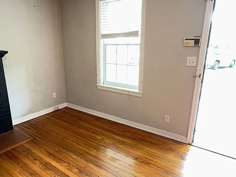 624 Glenview Dr — Photo 8