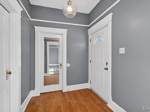 5th image of 221 Lebanon Ave