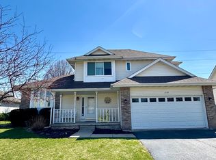 1330 Foxbend Dr, Sycamore, IL 60178