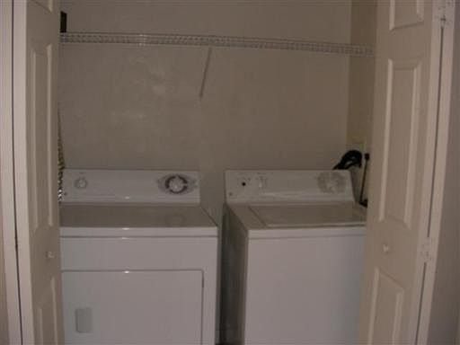 4th image of 4415 SW 34th St APT 611