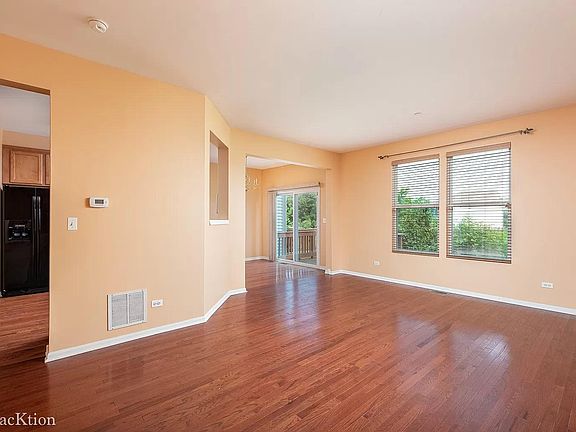 4th image of 1584 Yellowstone Dr