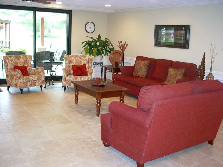 Creek Bend Heights Apartments — Photo 10