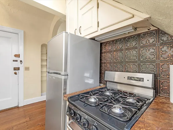 38-30 Douglaston Parkway image 7 of 15