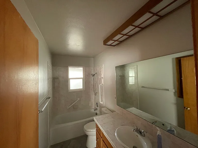 3645 Gramercy Ave — Photo 6