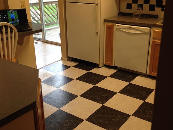 4th image of 709 Leprechaun Ln