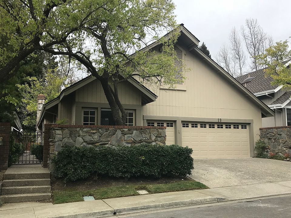 1st image of 19 Tennis Club Dr