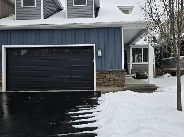 18 Stacey Way, Troy, NY 12180