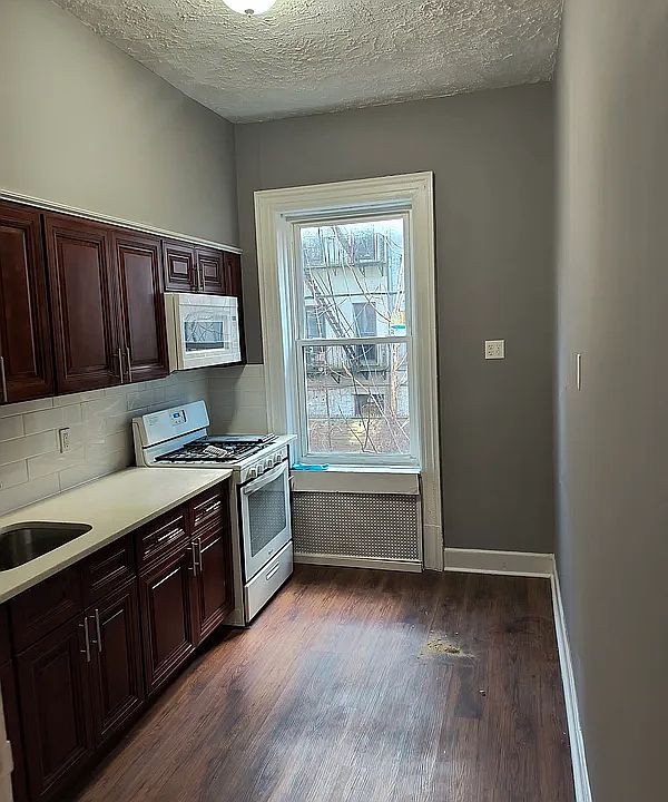 1st image of 802 Lincoln Pl APT 2