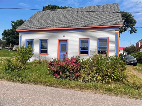 32 Wellington St, Westport, NS B0V 1A0