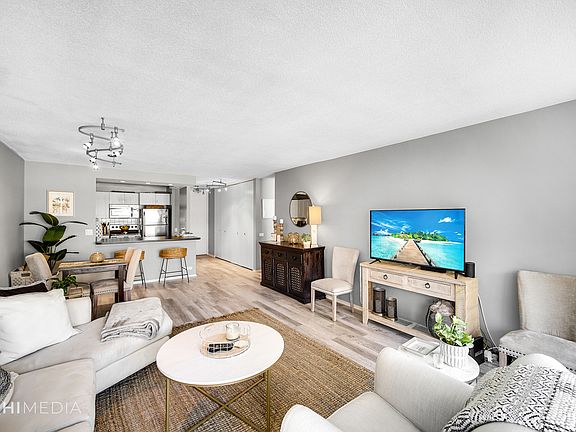 2nd image of 405 N Wabash Ave Unit 402