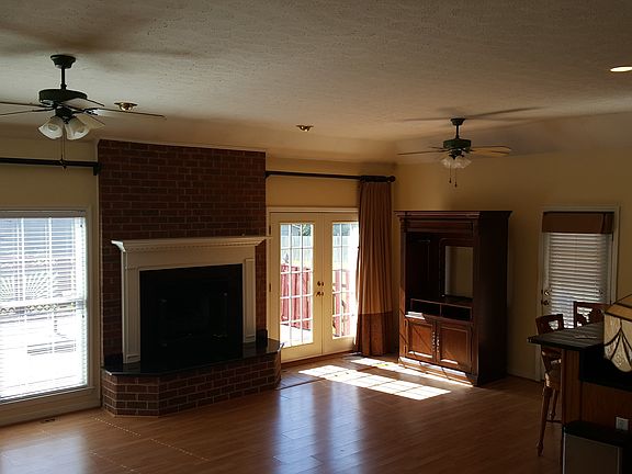 3rd image of 1527 Indian Meadows Dr