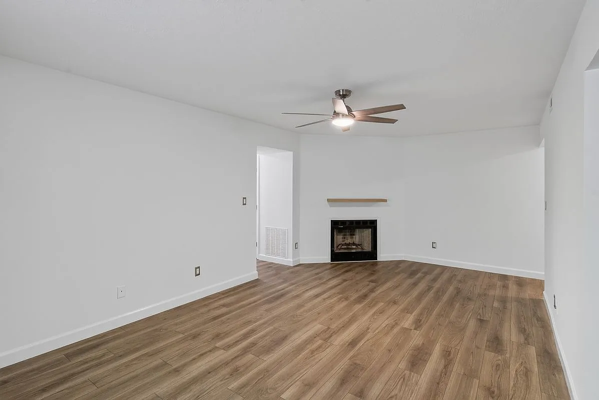 2 bed, 2.0 bath, 1032 sqft, $1,600 — Photo 4