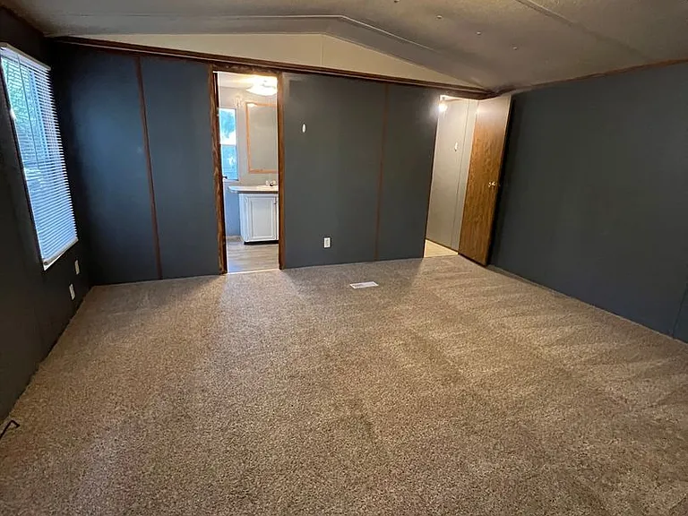 103 Thompson Rd — Photo 11