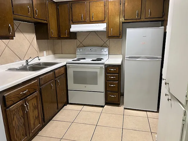 Bowmanor Garden Apartments — Photo 3