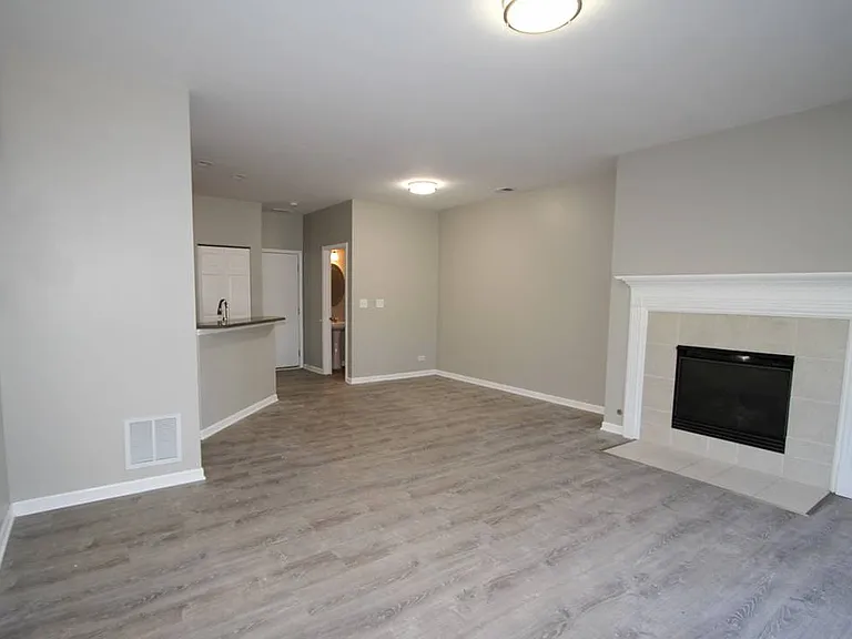 353 Springbrook Trl S — Photo 4