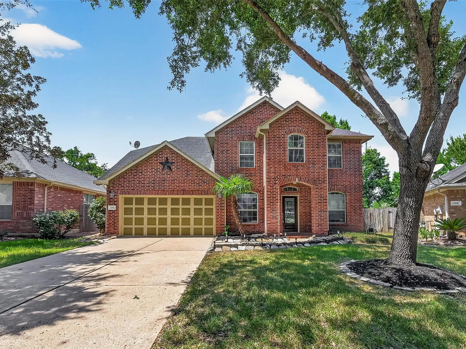 4 bed, 2.5 bath, 2443 sqft, $2,500 — Photo 3