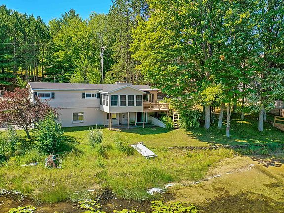 3rd image of 1127 Hillcrest Dr