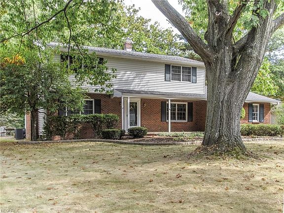 3rd image of 624 Deerwood Dr
