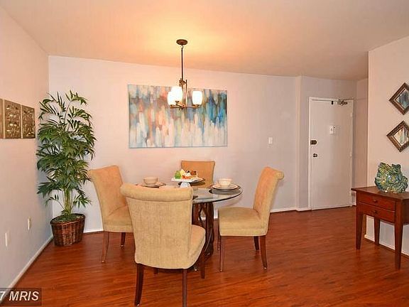 3rd image of 200 Park Terrace Ct SE APT 10