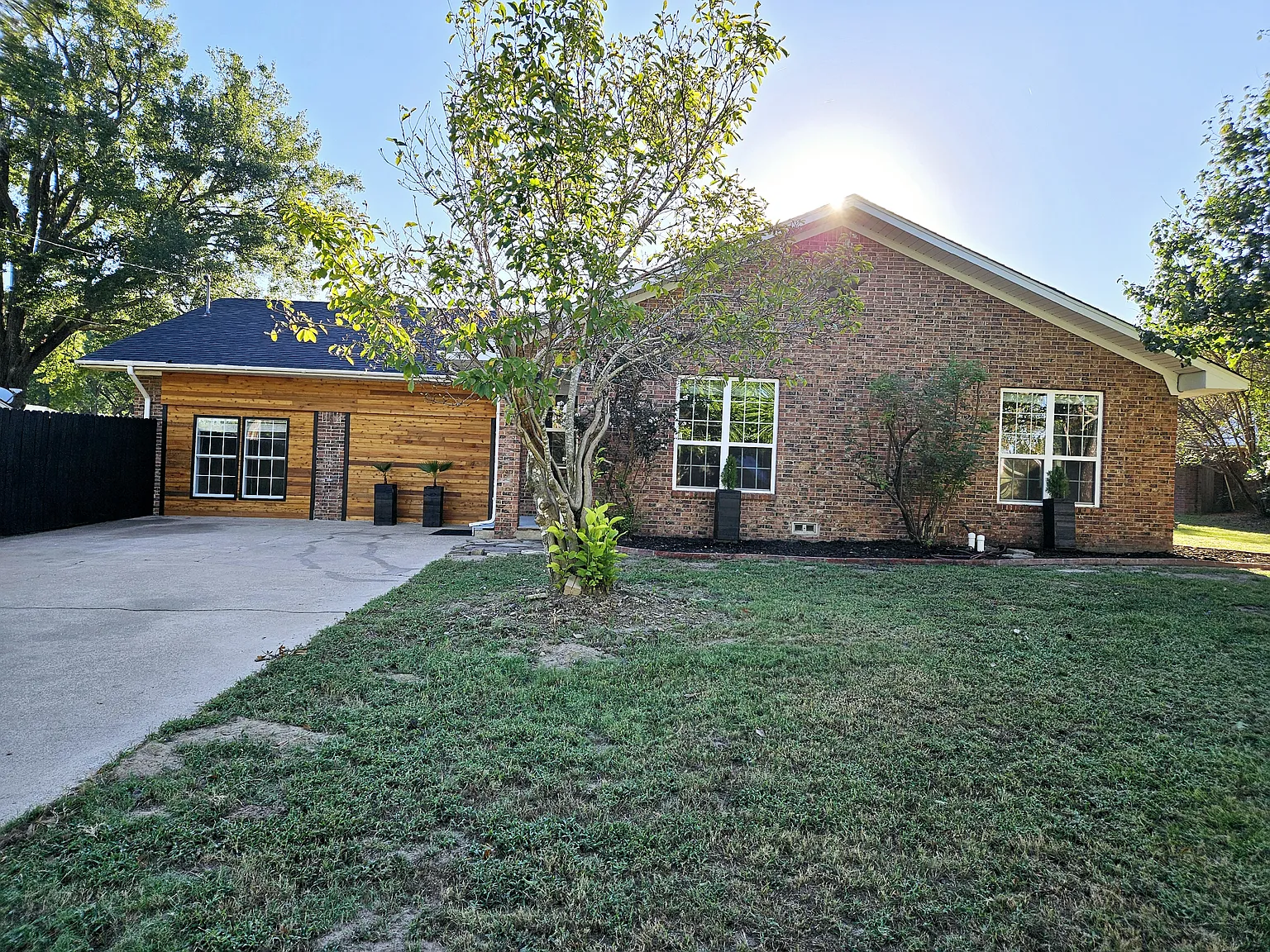 4 bed, 2387 sqft, $2,600 — Photo 2