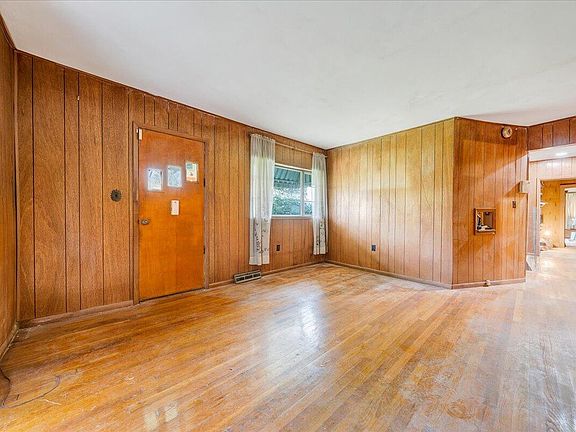 3rd image of 7056 Poindexter Ln