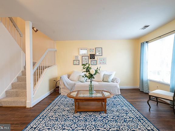 3rd image of 8702 Village Green Ct