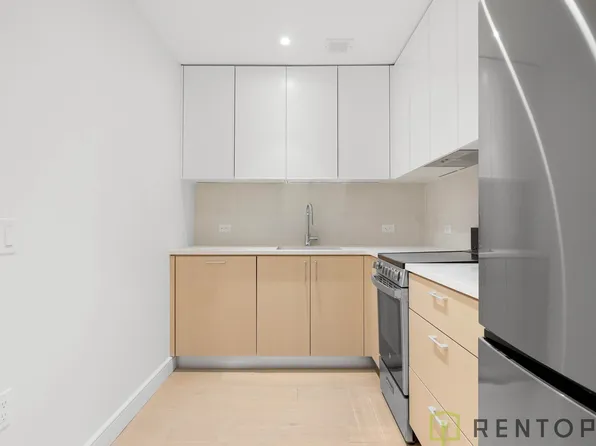 554 West 46th Street image 3 of 22