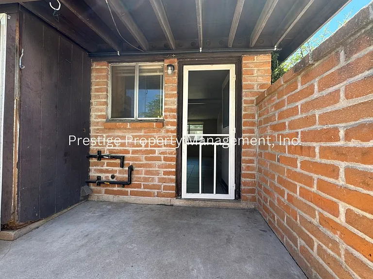 2302-2312 N Ralph Ave — Photo 12