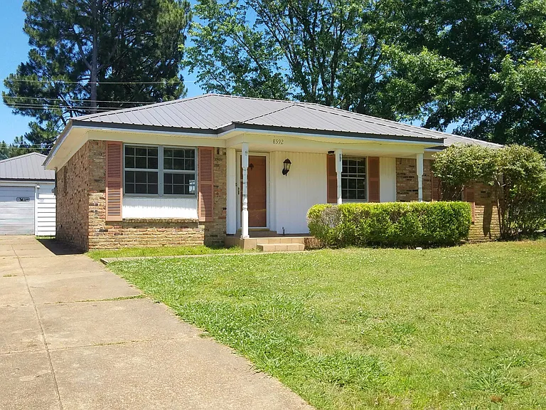 8592 Southaven Cir E — Photo 1