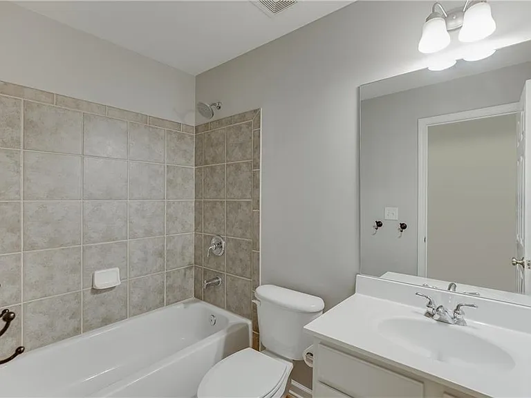 2801 Loftview Sq — Photo 33