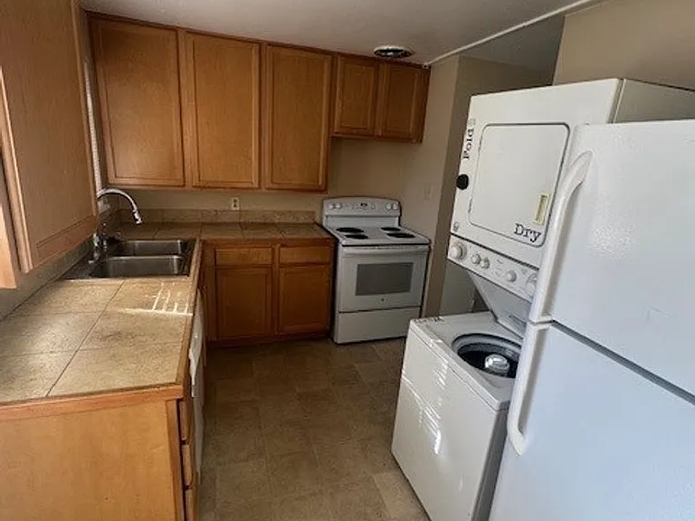 1809 Emery St — Photo 9