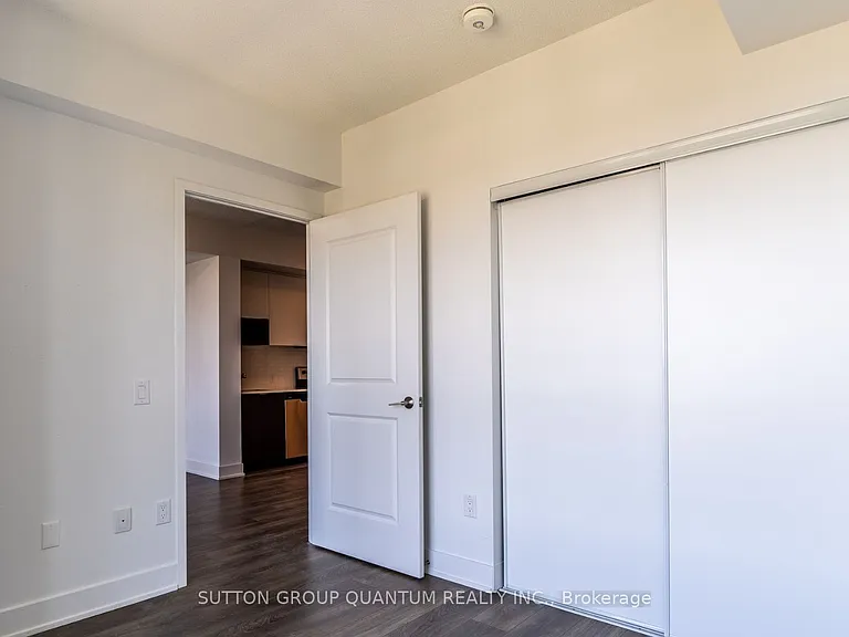 204 Burnhamthorpe Rd E #1105 — Photo 15