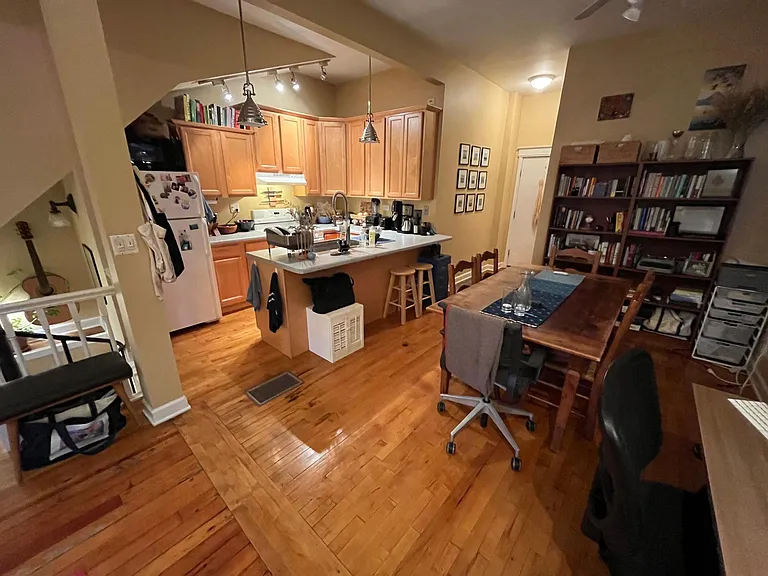 2035 W Homer St #1 — Photo 5
