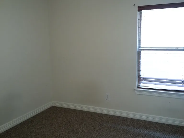 1525 Rosson Rd — Photo 13