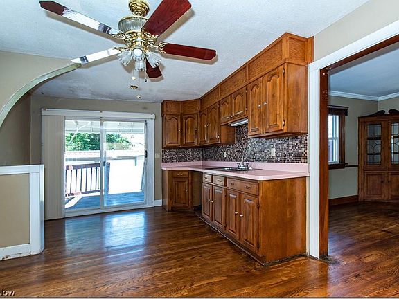 5th image of 3836 W 136th St